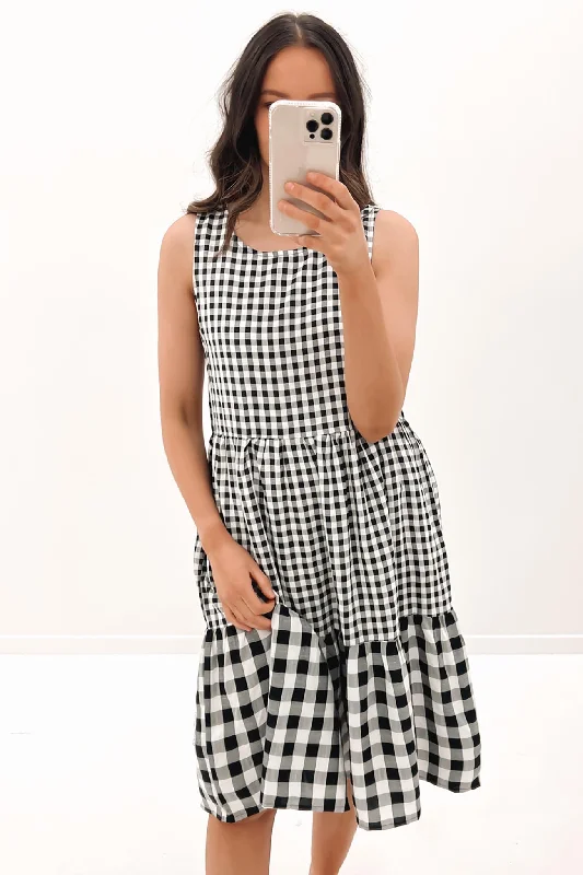 Jaslynn Midi Dress Black Stylish Button-Down Midi Dress