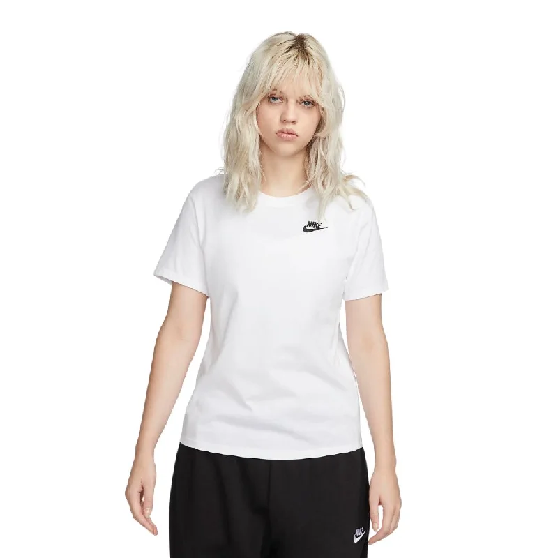 Sportswear Club Essentials T-shirt Modern Contemporary Chic