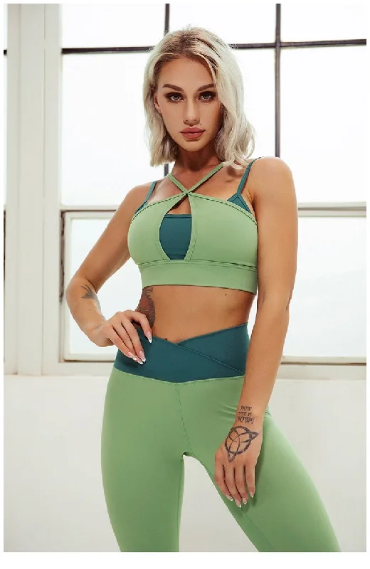 React PREMIUM Seamless Sports Crop Legging Set - Green Comfortable Capri-Length Leggings React PREMIUM Seamless Sports Crop Legging Set - Green Comfortable Capri-Length Leggings