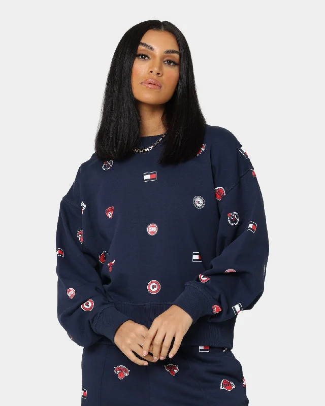 Tommy Jeans Women's Tommy Jeans X NBA W5 All Over Print Crewneck Twilight Navy Trendy Bootcut High-Waisted Jeans Tommy Jeans Women's Tommy Jeans X NBA W5 All Over Print Crewneck Twilight Navy Trendy Bootcut High-Waisted Jeans